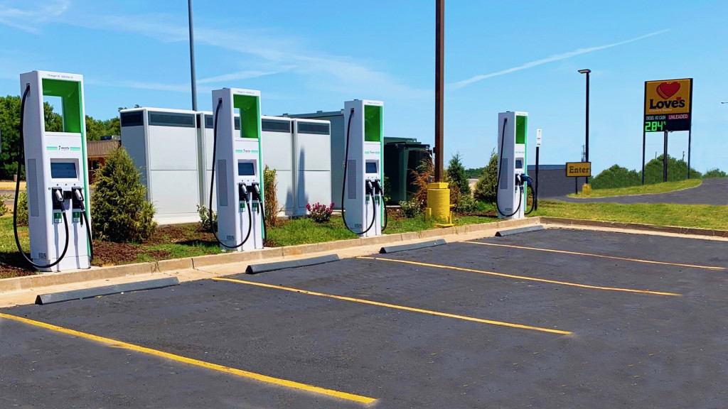 Stations de recharge Electrify America chez Love's Travel Stop