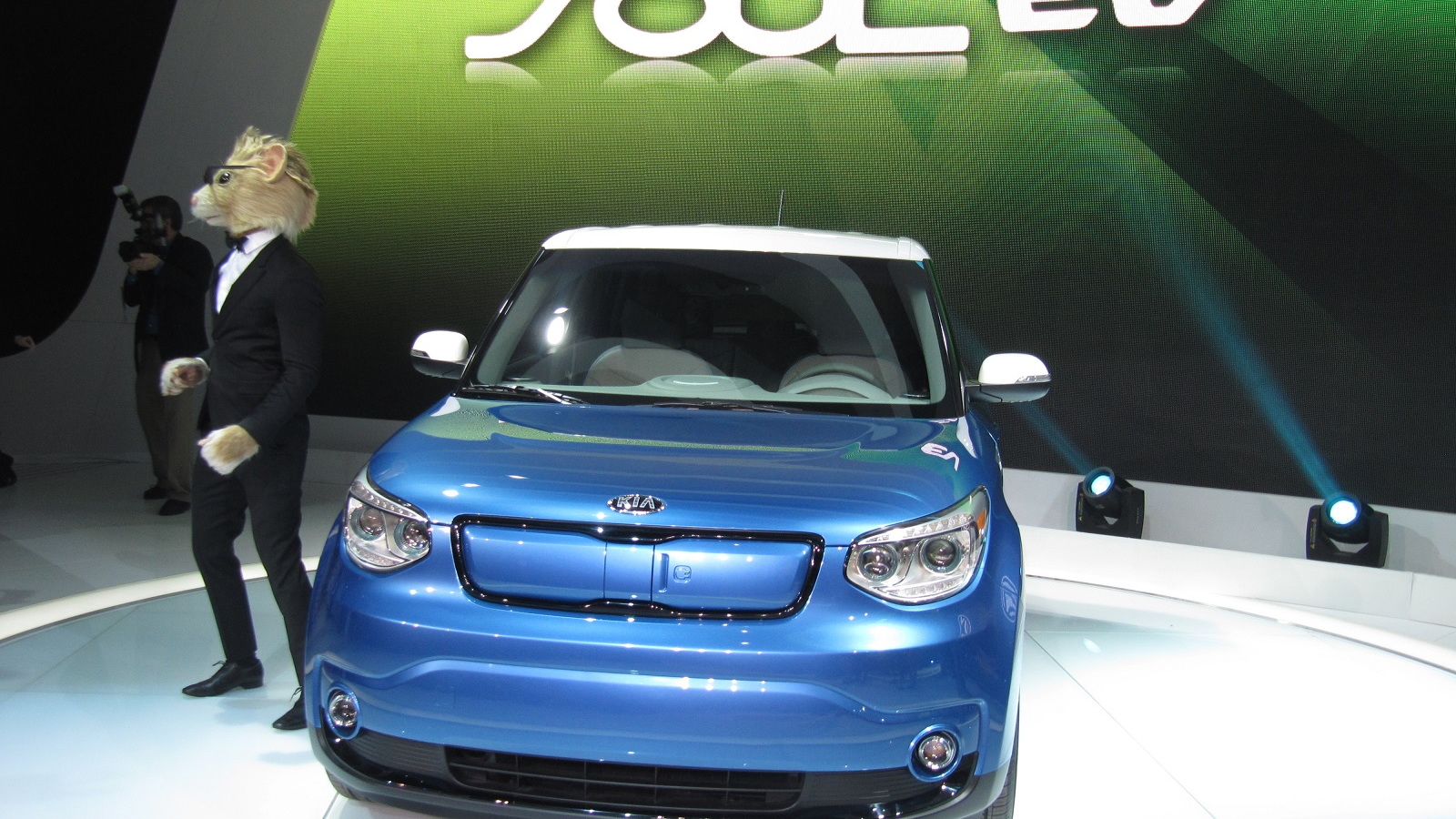 2015 Kia Soul EV launch at 2014 Chicago Auto Show