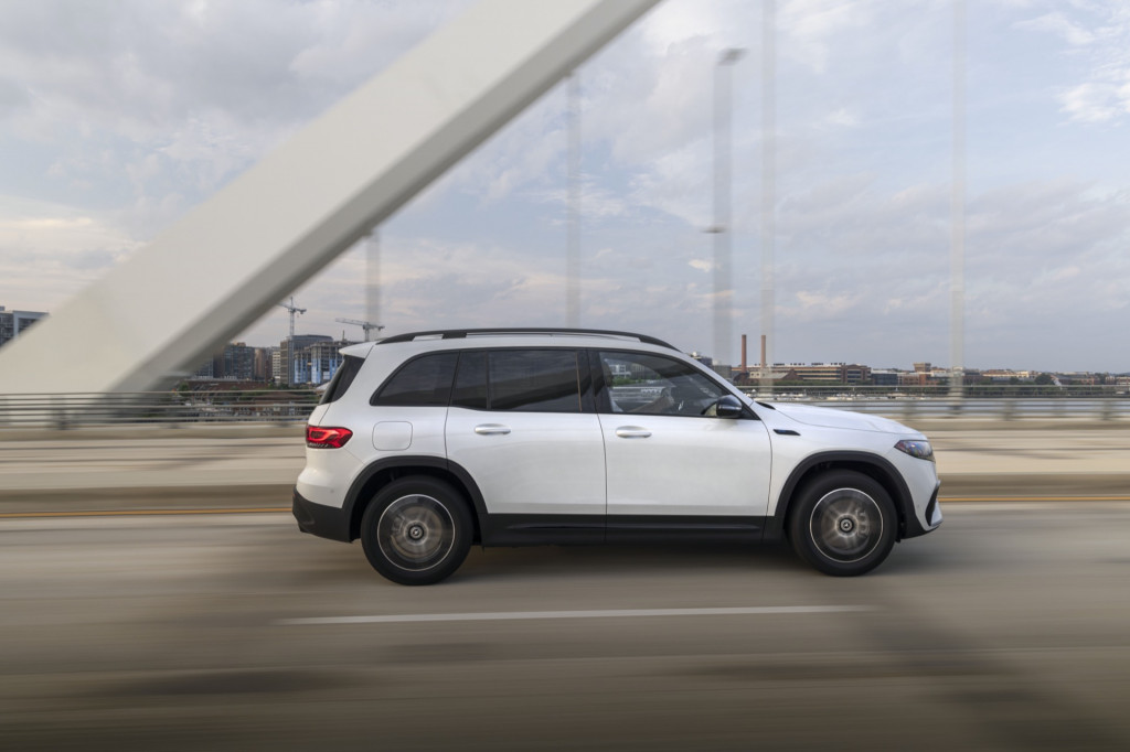 2022 Mercedes-Benz EQB 300