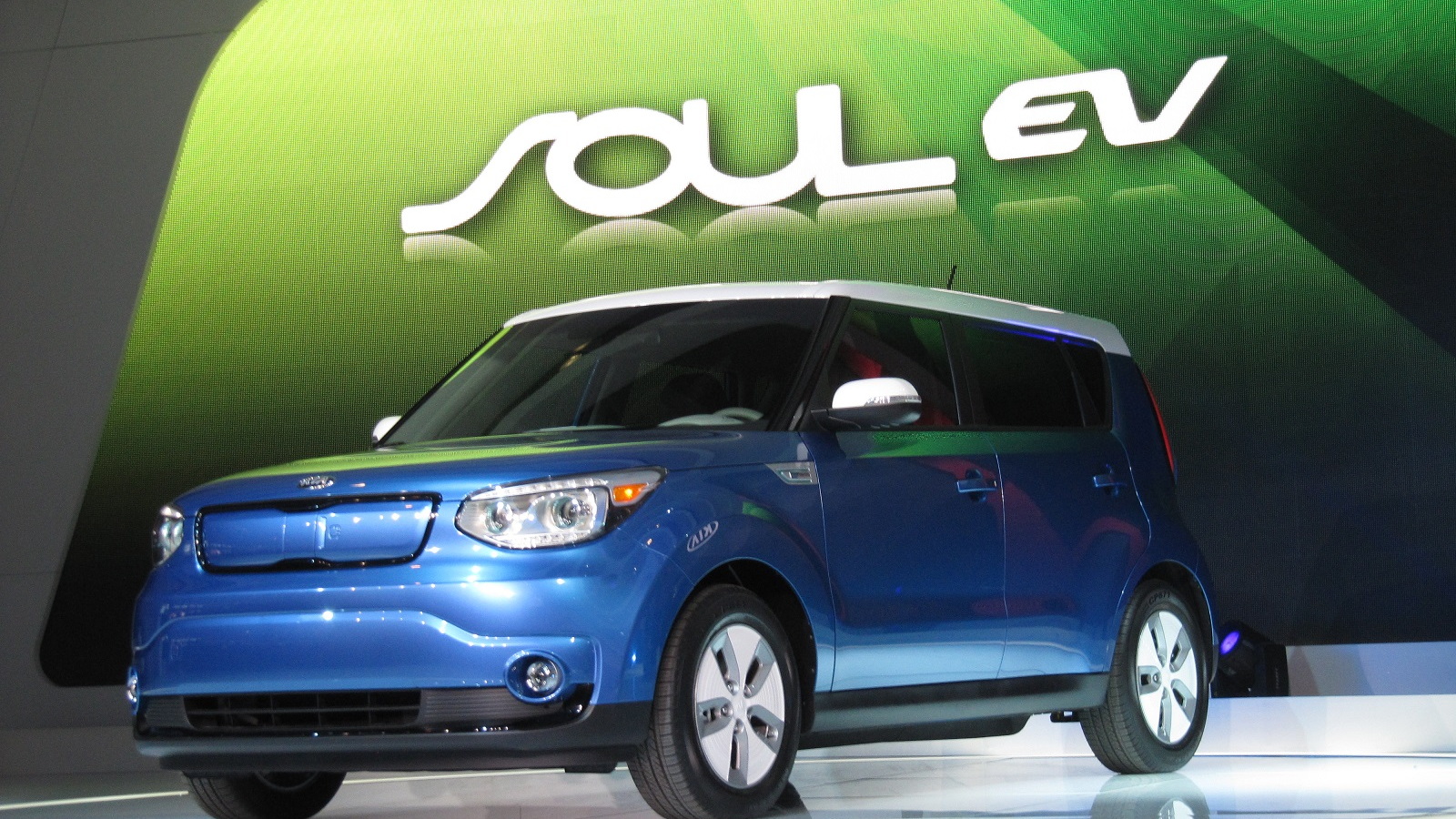 2015 Kia Soul EV launch at 2014 Chicago Auto Show