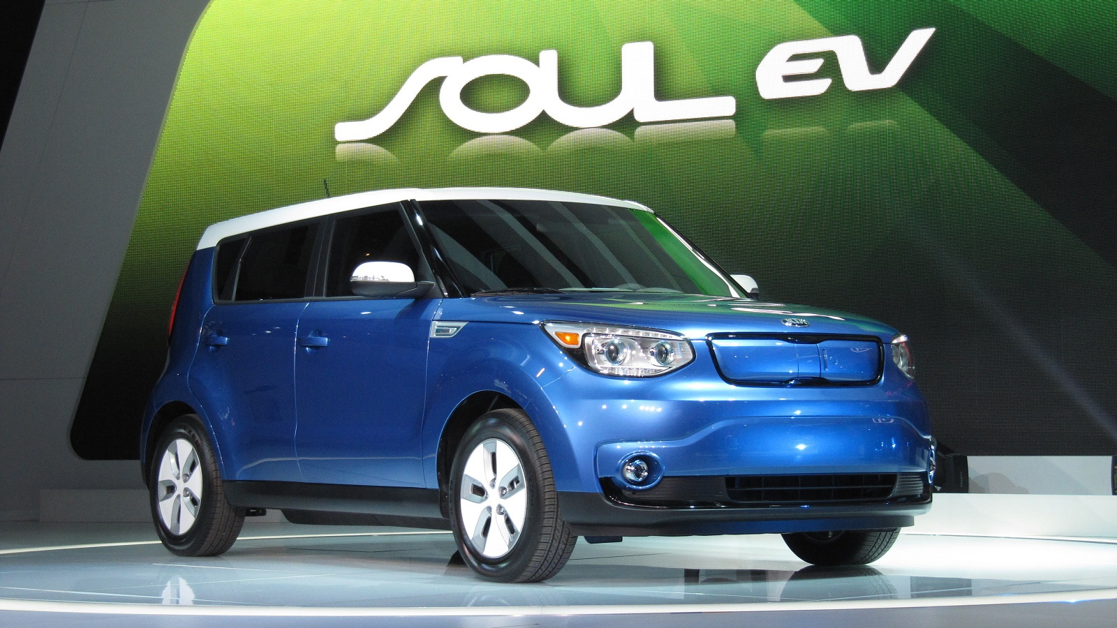 2015 Kia Soul EV launch at 2014 Chicago Auto Show