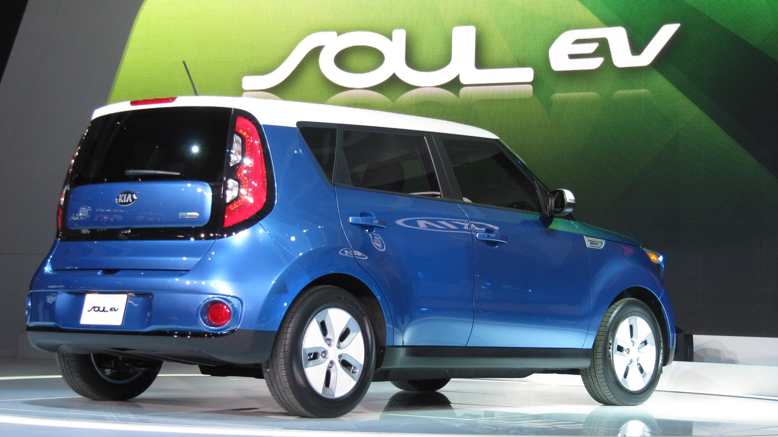 2015 Kia Soul EV launch at 2014 Chicago Auto Show