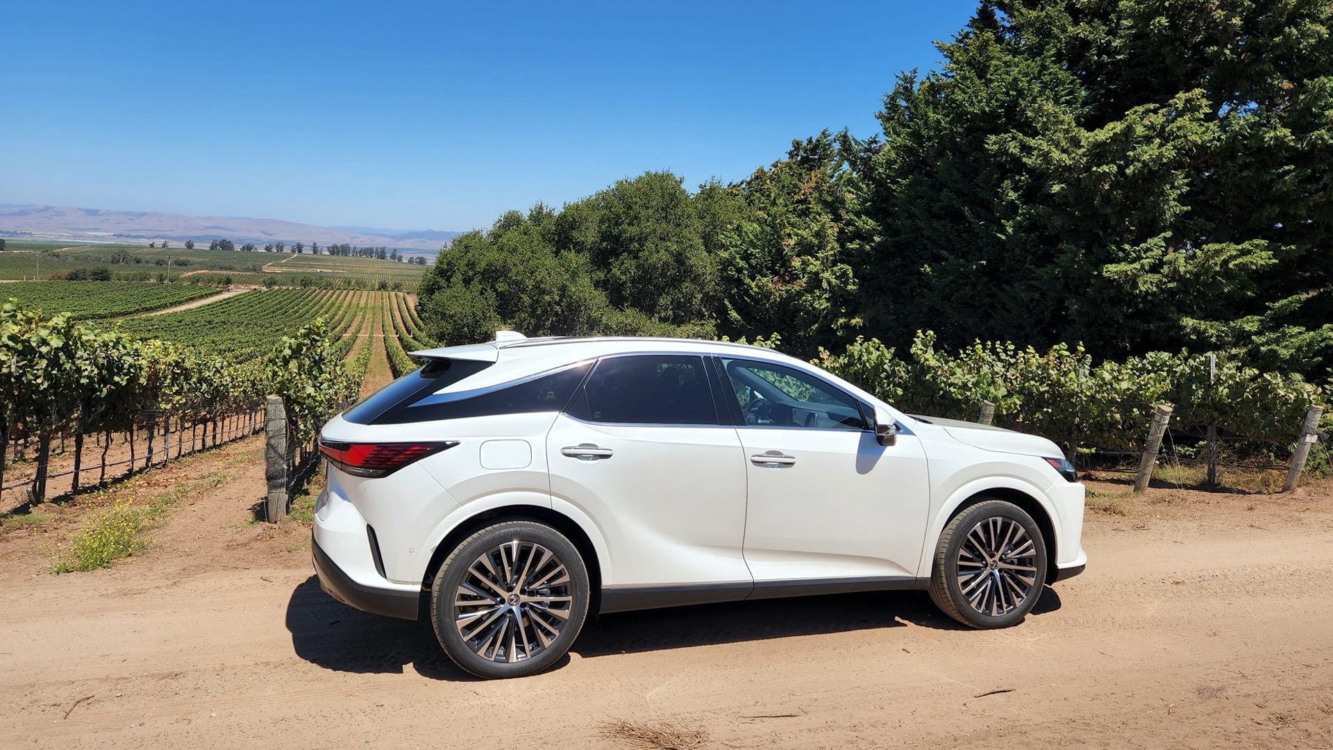 Lexus RX 450+ hybride rechargeable de 2023 (version européenne)