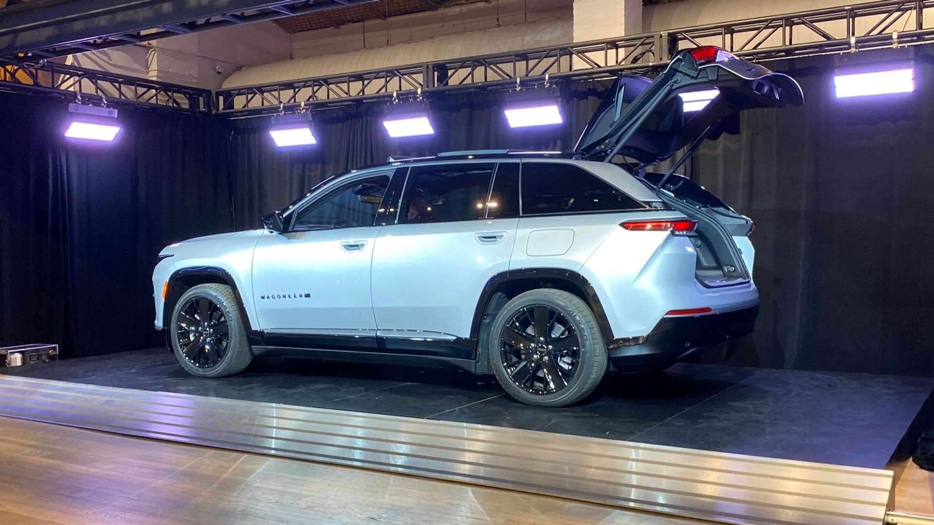 2024 Jeep Wagoneer S