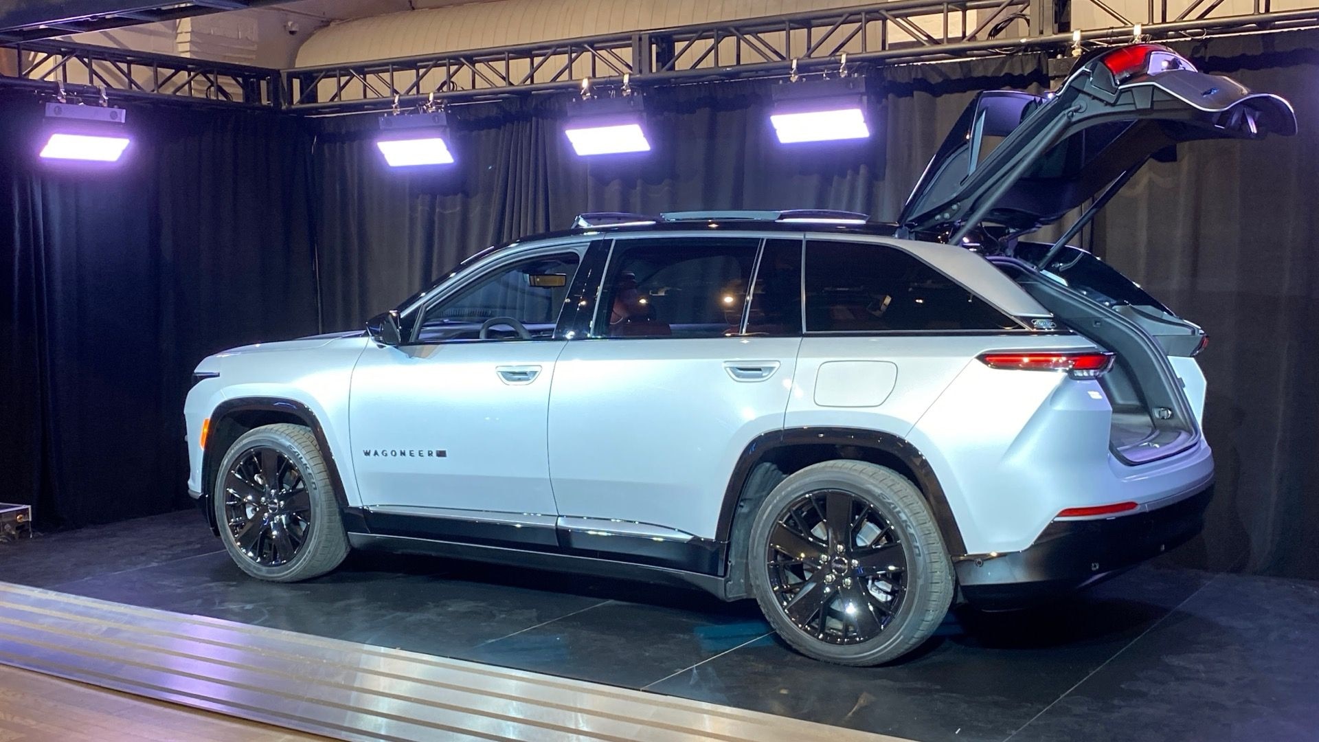 2024 Jeep Wagoneer S