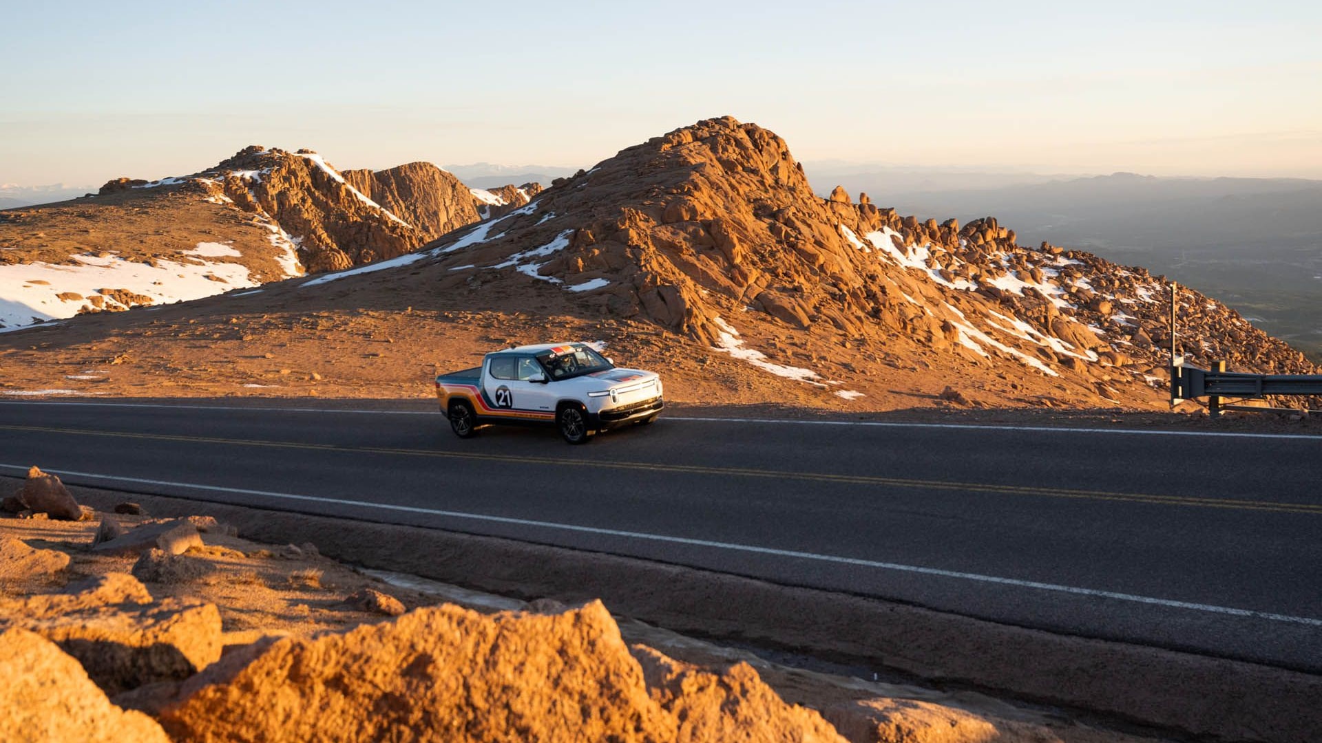 2025 Rivian R1T Quad-Motor à Pikes Peak